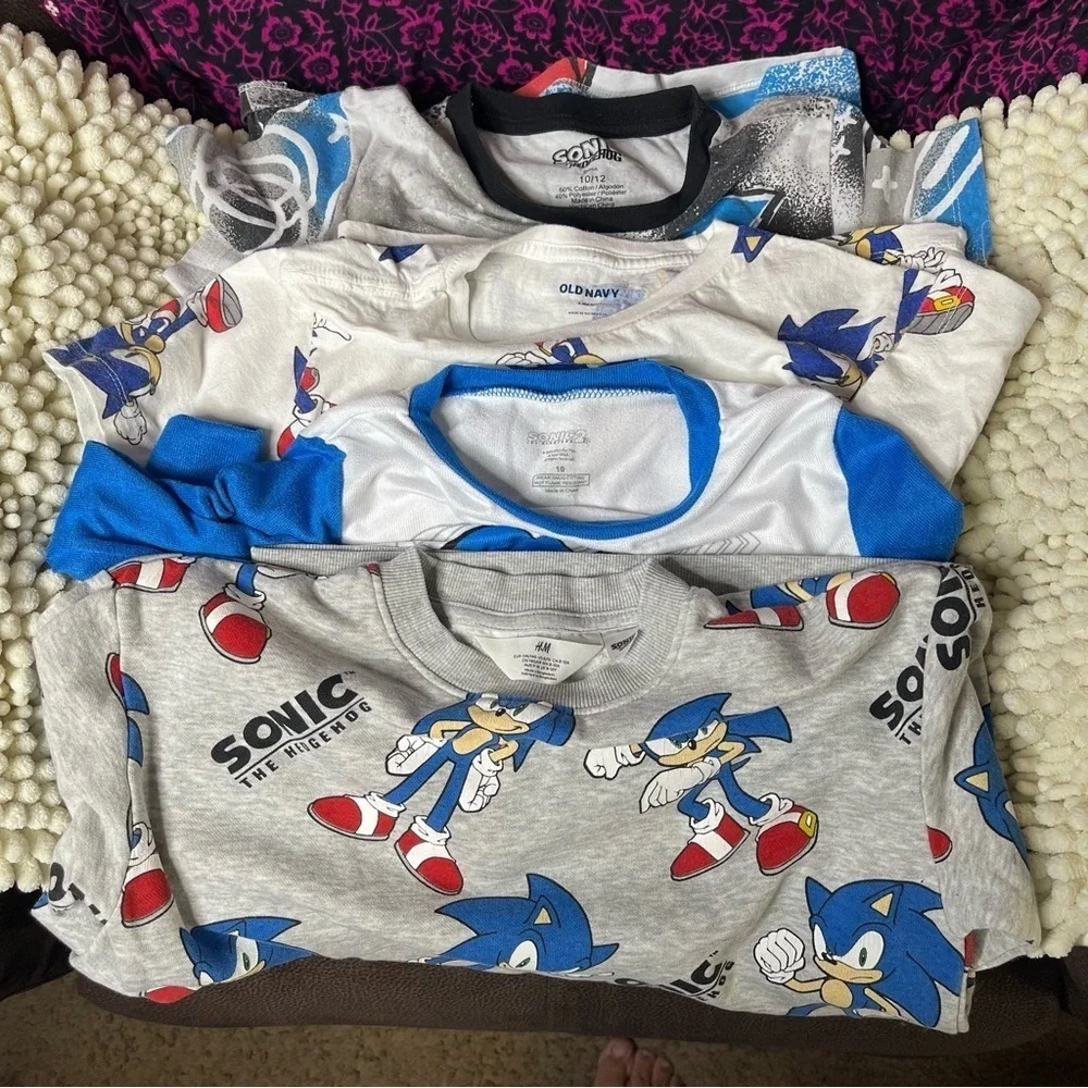 Sonic the Hedgehog Graphic T-Shirts 4 piece Bundle Size 10